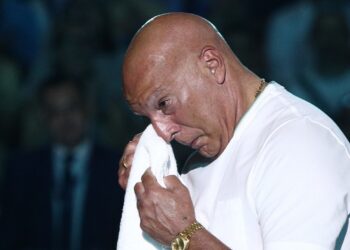 Στην οροφή του ΟΑΚΑ η φανέλα με το Νο4