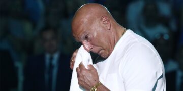 Στην οροφή του ΟΑΚΑ η φανέλα με το Νο4